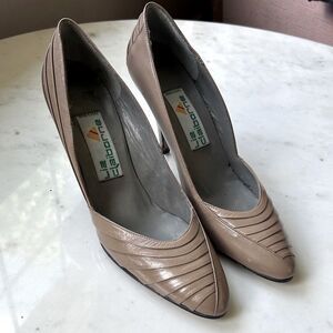Vintage Liz Claiborne Classic Women's medium tan Heels